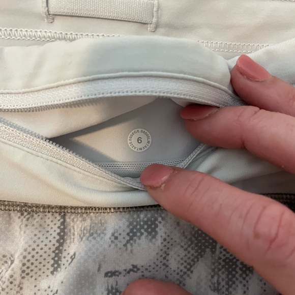 Lulu Mid-Rise 4’ Speed Up Short - Multi Grey - Picture 2 of 3